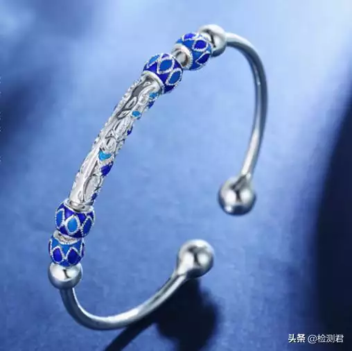 022屬羊適合戴什麼手串，2022年屬羊最忌諱的顏色"