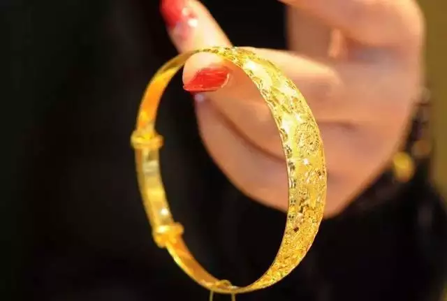 屬金的人戴什麼最旺，金命缺木最適合戴什麼