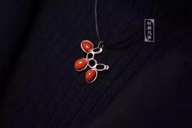 屬狗佩戴什麼玉石更好，屬狗人永遠最旺的顏色