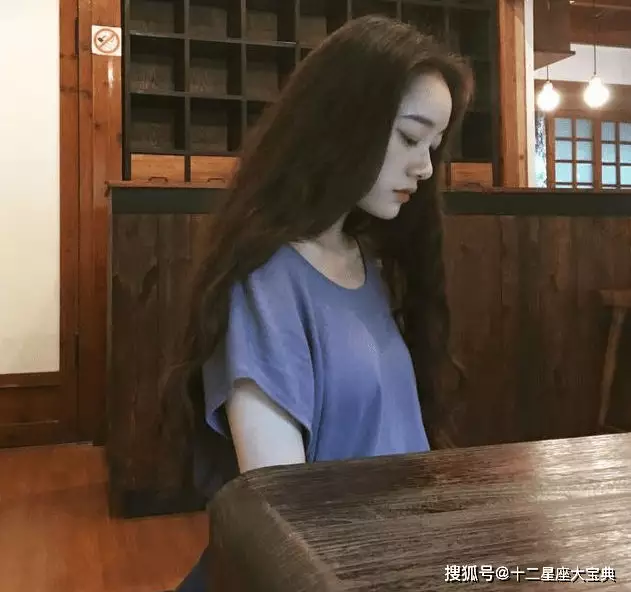 4、雙子女身上有種**氣質:雙子女清冷的氣質