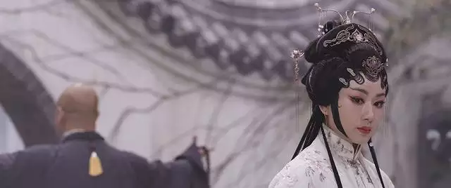 屬蛇的女人心態，屬蛇一生有幾次婚姻
