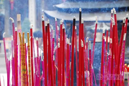 2、24香图片:24香谱图解烧的香灰都倒到香炉前外面了,是什么意思？