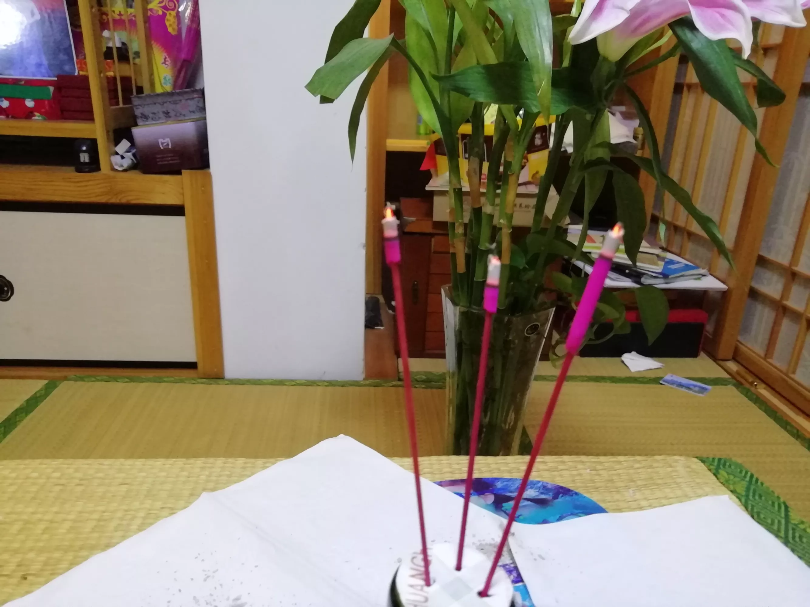 1、长生香和寿香区别在哪:烧香时这种香头意味着什么？