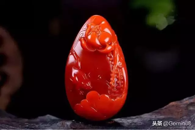 属虎女戴什么玉吊坠更好，属虎的适合戴什么玉石