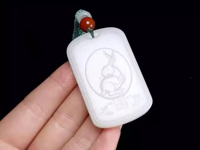 属虎的人应该佩戴什么玉器，属虎戴什么最合适