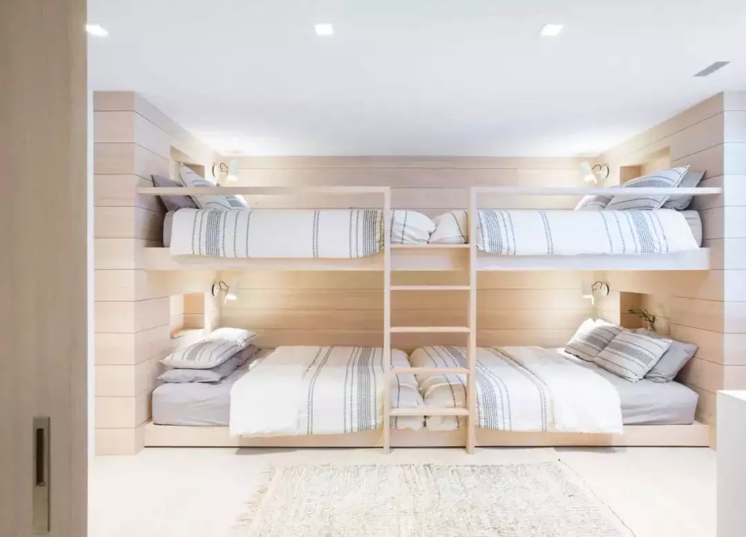 2、請問學校里的選修課，小學·中學和大學都有嗎？基本一周幾次課啊，一次課多長時間啊？謝謝