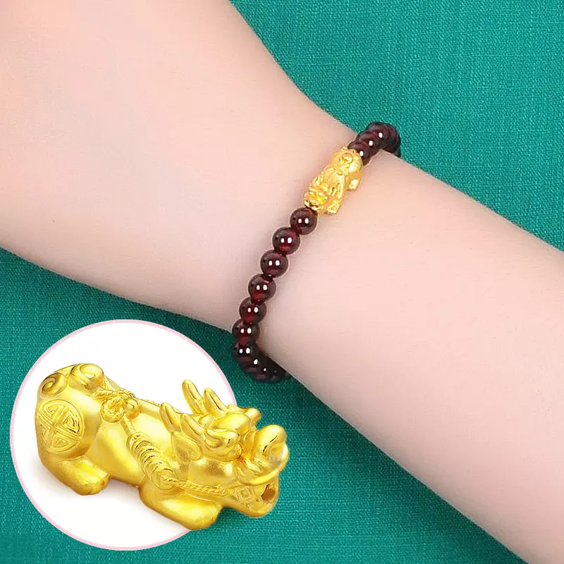3、女生戴黄金貔貅手链:女士带金貔貅手链带哪个手好
