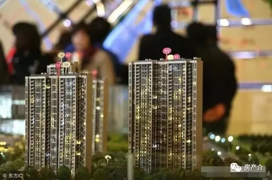 3、属相鸡适合买东户还是西户:属鸡腊月出生住东户还是西户好？