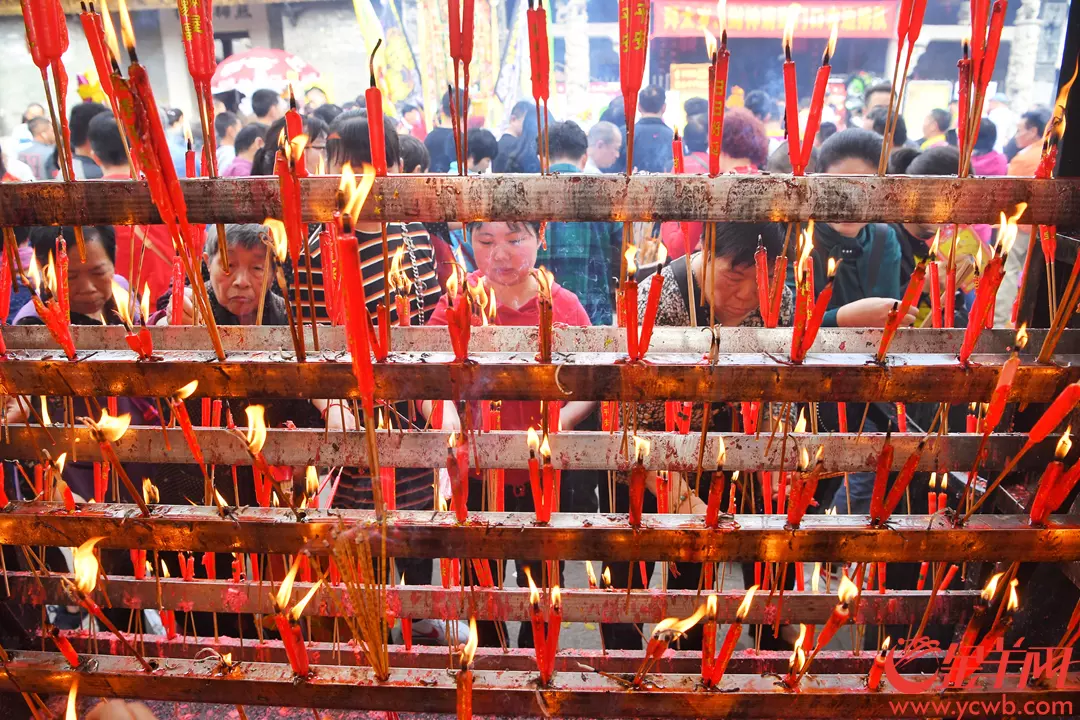 1、财神三根香头看吉凶:三根香烧香图解