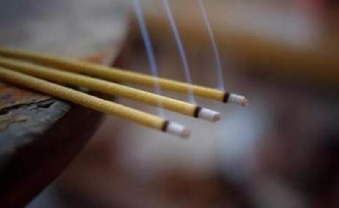 5、烧香有没有时间讲究:请问去烧香拜是不是必须要上午去？有没有什么讲究的说法？