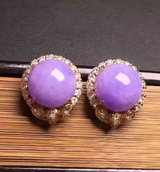 属牛的女人能戴翡翠吗，属牛的人能带金首饰吗