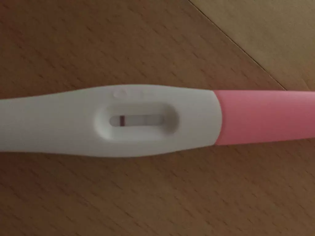 7、生男孩的验孕棒图片:我要一张真实的验孕棒的真实的怀孕图片