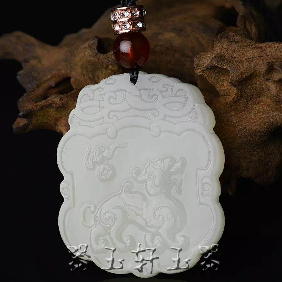 1、玉貔貅什么颜色好:什么颜色的貔貅最招财，什么材质