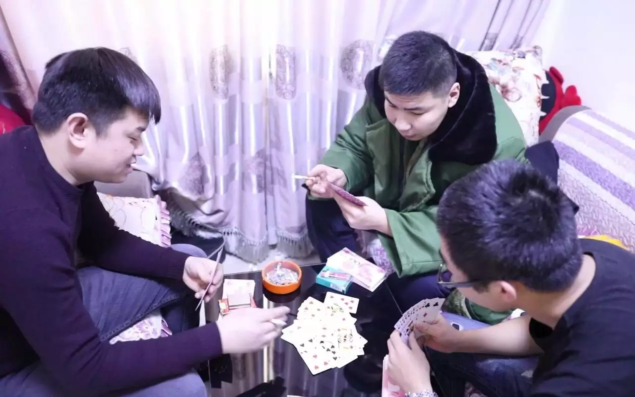 6、打麻将带6个硬币:麻将怎么算钱