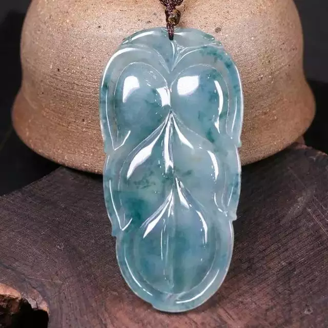 属虎的女人适合戴玉镯吗,火命的人适合带玉器吗