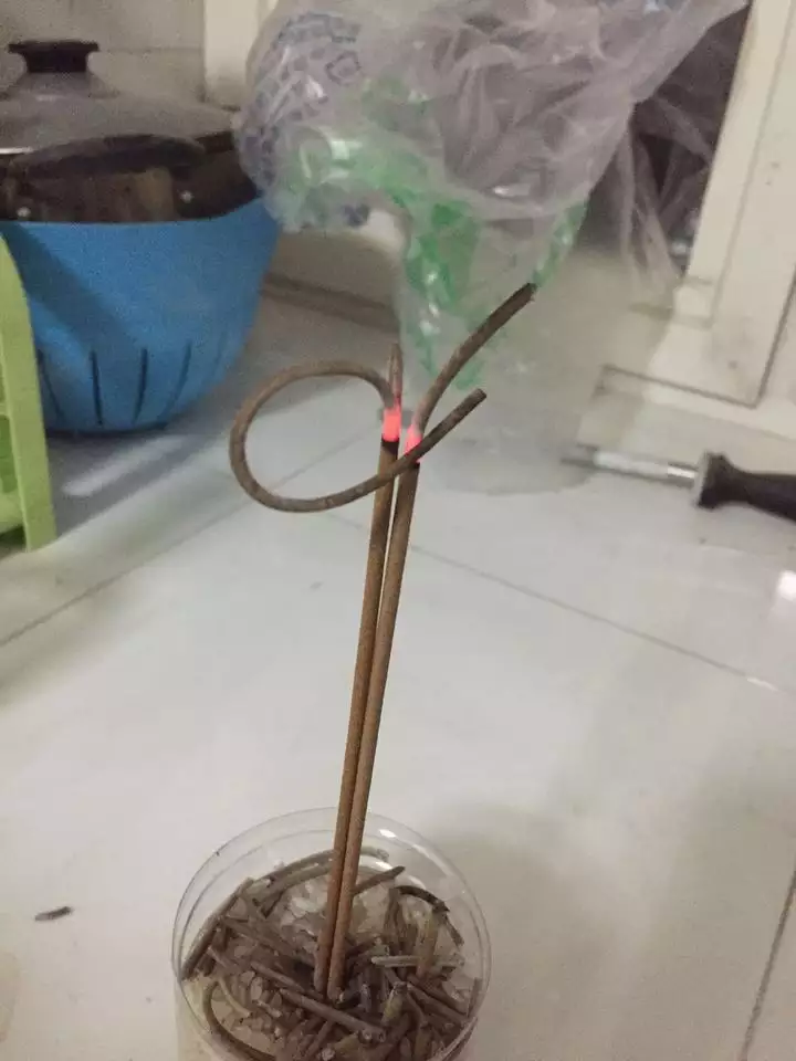 4、出现香是什么预兆:大年三十晚上烧香出现香是什么意思?