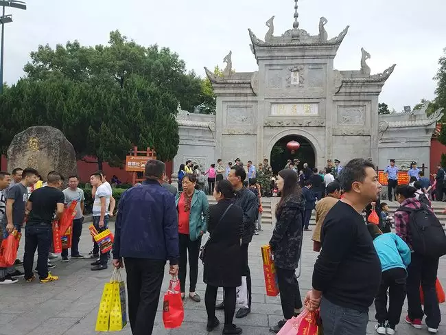 1、烧香的地方:去什么地方烧香最