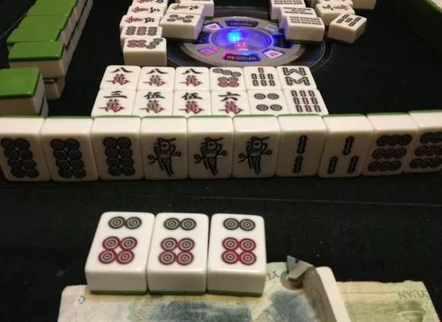 1、晚上打麻将坐哪个位置:打麻将坐什么方向好