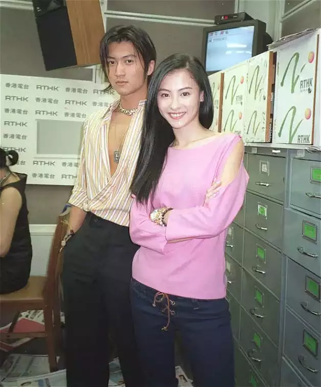 3、張柏芝承認三胎孫東海:張柏芝三胎出生證明泄漏，4名記者認罰12萬！你怎麼看？