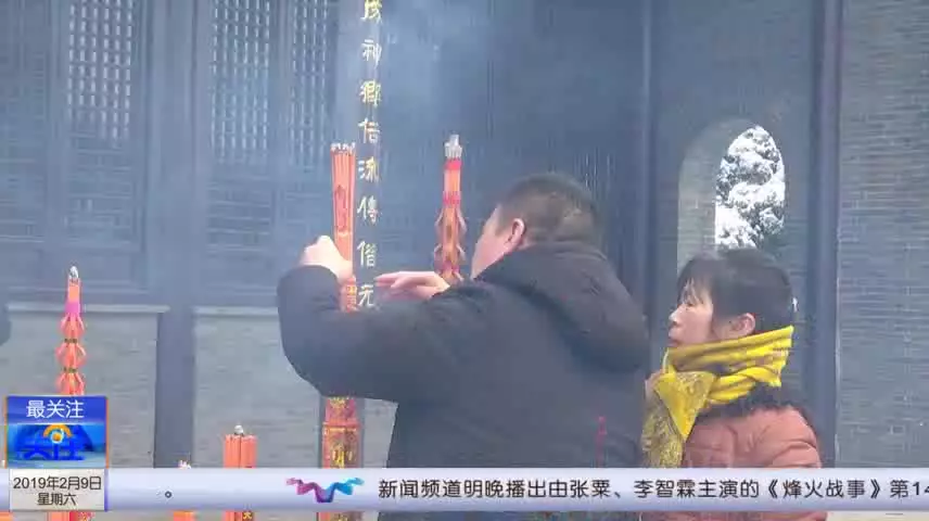 1、正确的烧香:怎样给上香磕头 