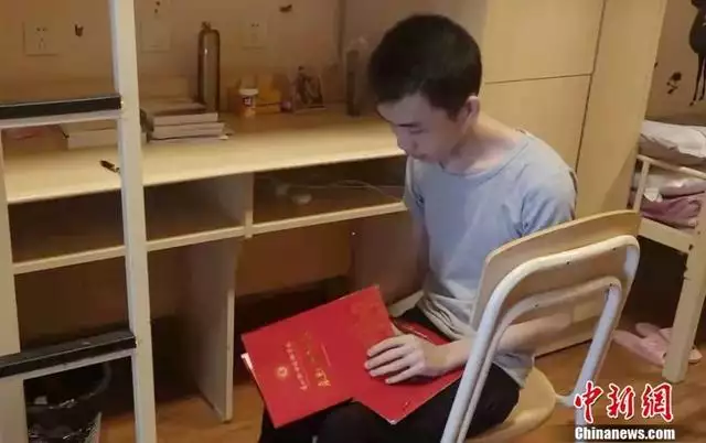 000年属龙九月男孩命运，2000年属龙男一生命运"