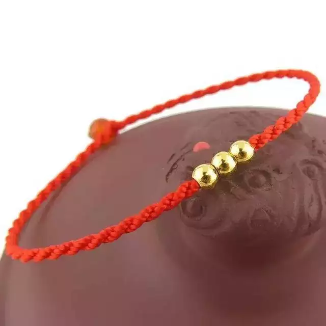 属狗的人适合佩戴什么吊坠，属狗佩戴什么转运招财