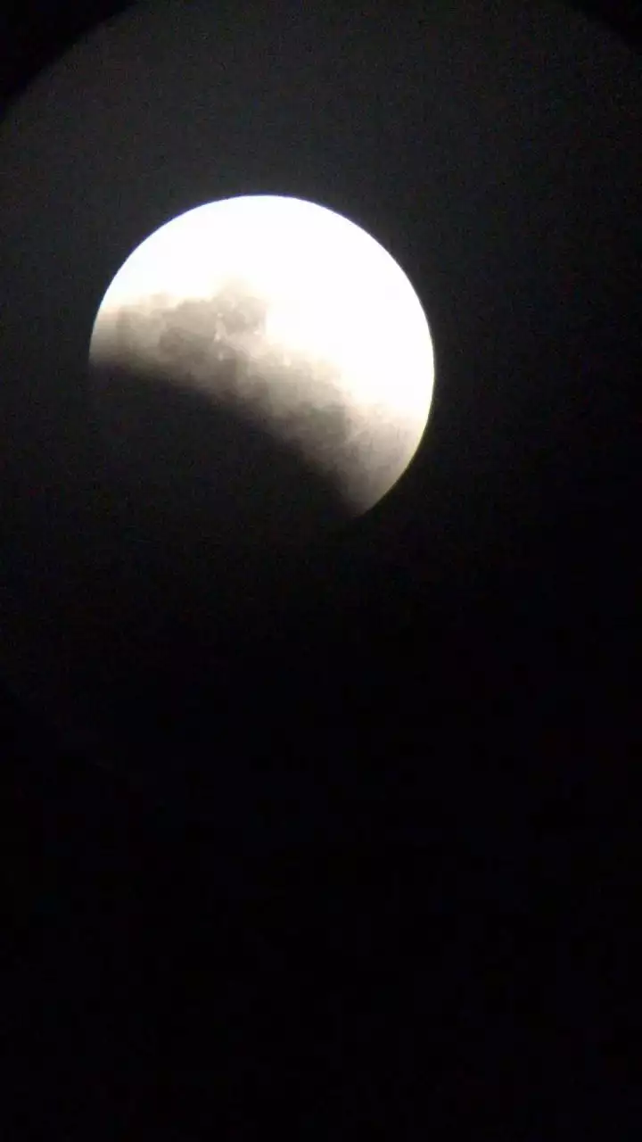 4、太阳月亮上升最强组合:〔高分〕分析一下这三个人的太阳月亮上升星座