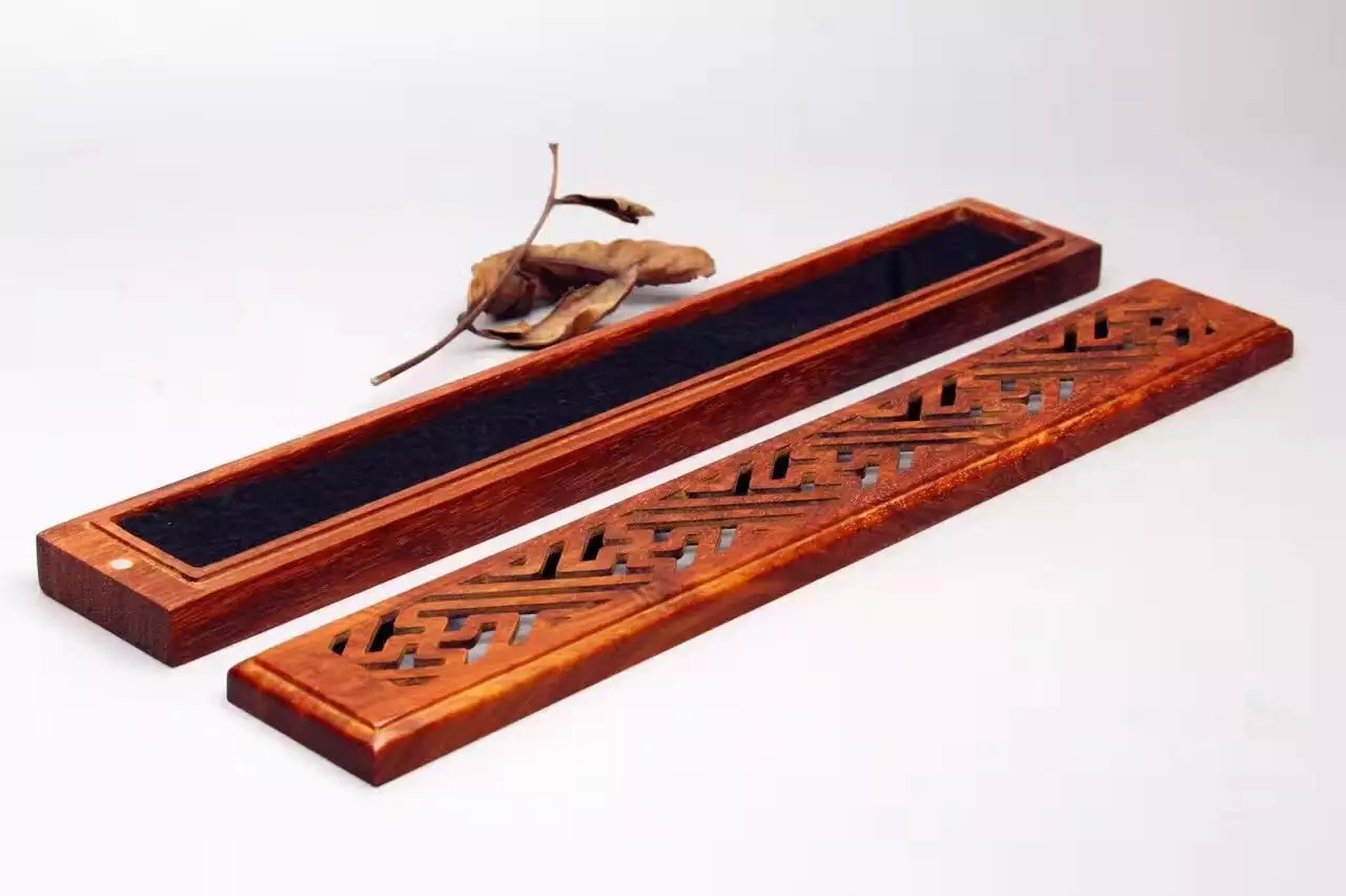 3、三根香左边一根灭了什么意思:三支香左边两支高右边一支低代表什么