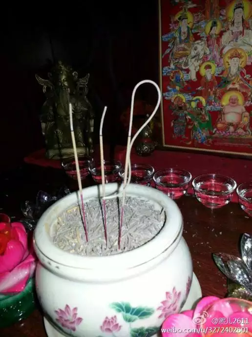 3、烧香图解大全香灰长而不落:烧香香灰弯到底不落为什么