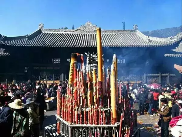 2、附近哪有烧香:徐州附近哪里有烧香？
