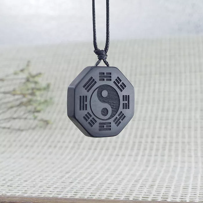 1、属相不合 我93属鸡他87属兔 说这个属相相克 会克家里人 请问有什么可以解决的方法吗？