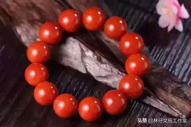 属鼠人一生佩戴什么好，72年属鼠人的吉利数字
