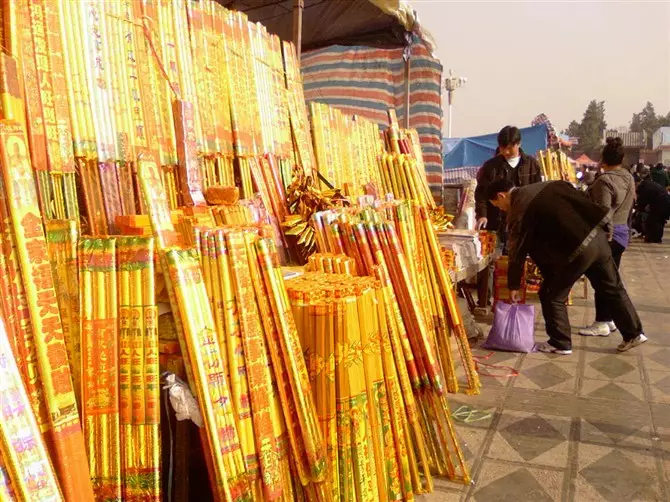 5、河南哪个地方烧香比较:河南省内可以烧香拜的地方有哪些