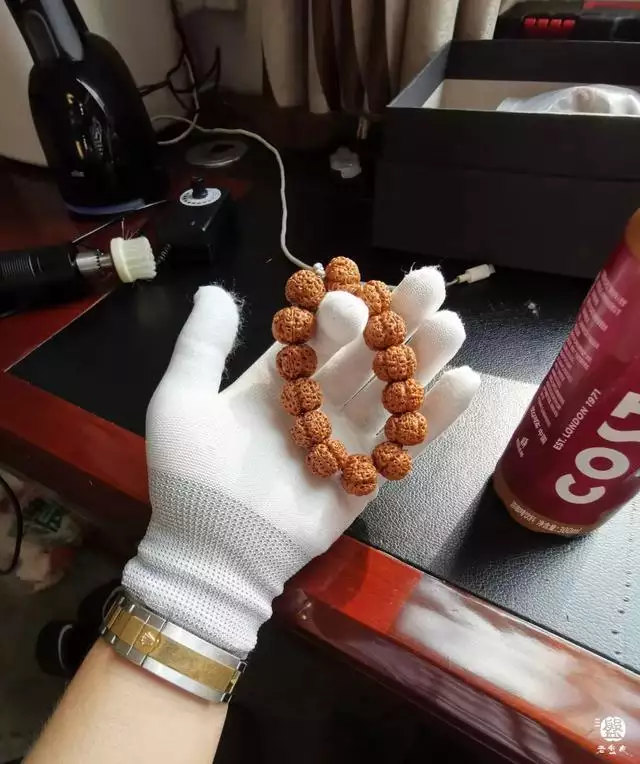 男人脖子上戴什么好，男人佩戴什么招财辟邪