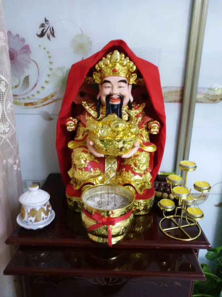 2、的财神在哪个方位:年每日财位查询表 财神在哪个方向