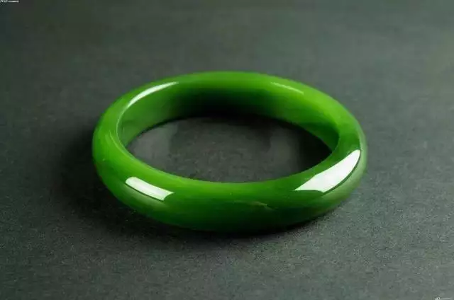 屬金的人戴什麼最旺，金命缺木最適合戴什麼