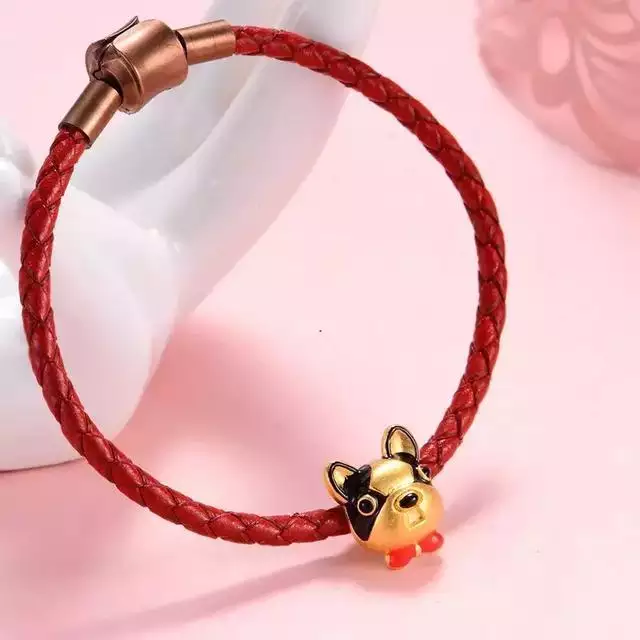 属狗的人适合佩戴什么吊坠，属狗佩戴什么转运招财