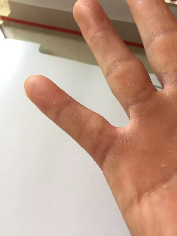 2、女的只做過幾次,下面水很多的時候,能**去三根手指嗎?