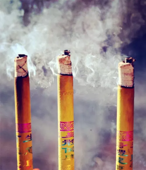 3、我给还有保家烧香时候是大天真怎么回事，我都好怕，能告诉我吗，我着急