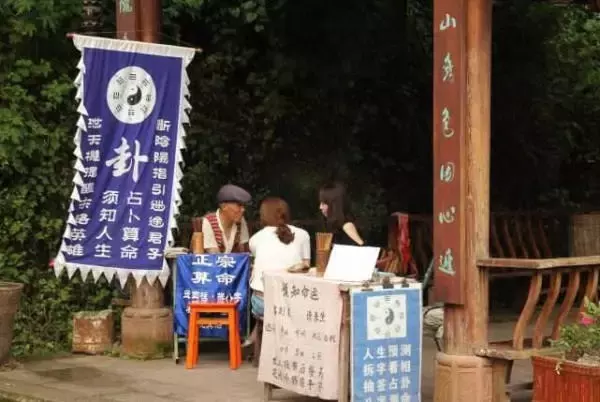 4、算命的可信嗎！我爸算過兩次命！都說只能活五十五歲！我現在好傷感