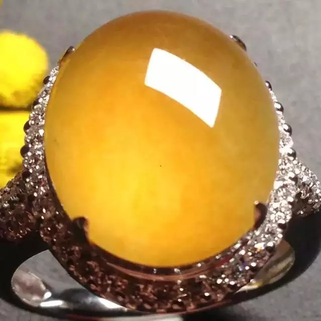 属牛的女人能戴翡翠吗，属牛的人能带金首饰吗