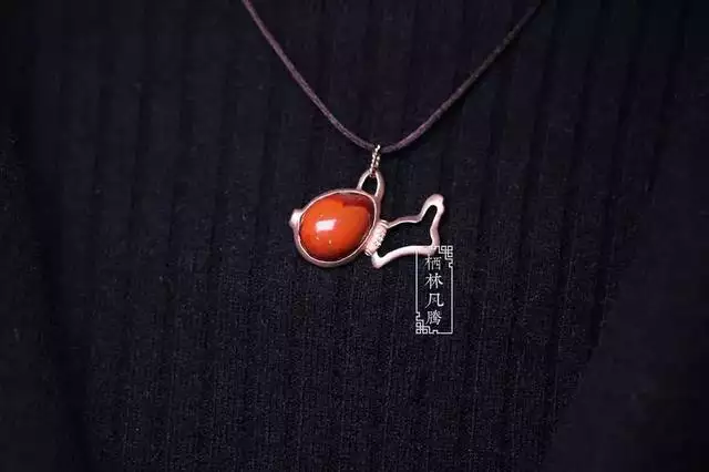 屬狗佩戴什麼玉石更好，屬狗人永遠最旺的顏色
