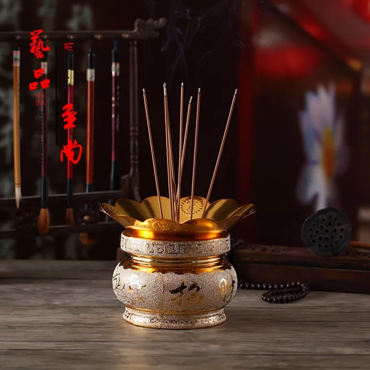 1、在家供香灰怎么处理:供的香炉里香灰满了，要怎么处理