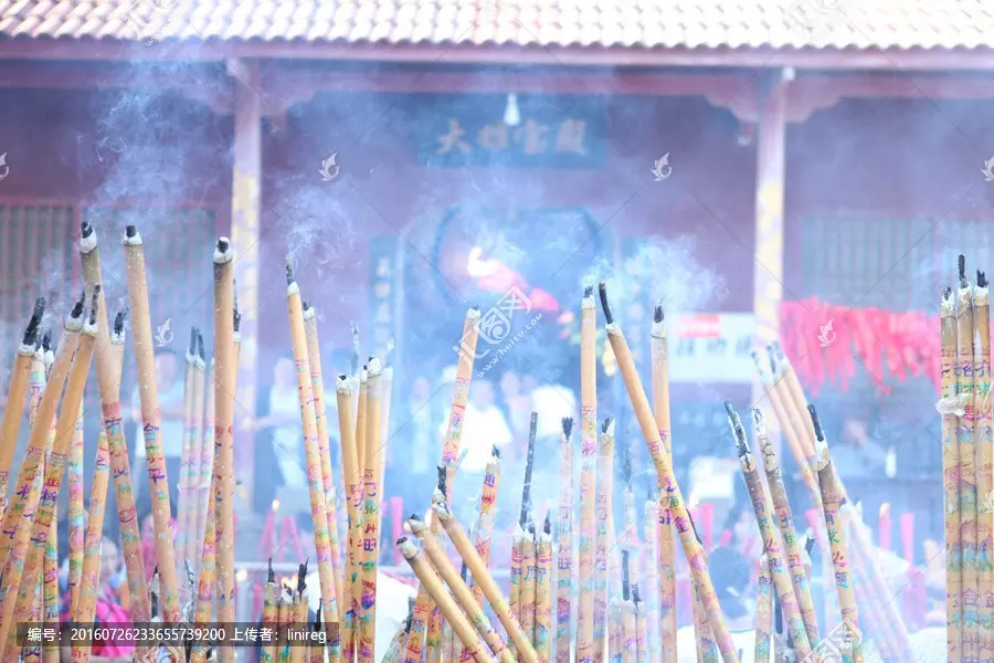 5、给财神上香香火图片解释:财神烧香图解