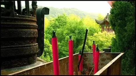 2、烧出香是什么意思:为什么在给烧香的时候会出现香这是什么回事啊？