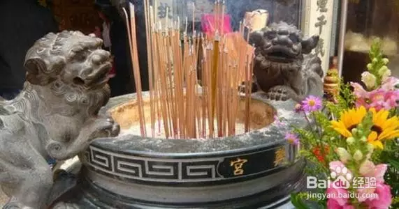 3、的香灰怎么处理:烧香的香灰怎么处理