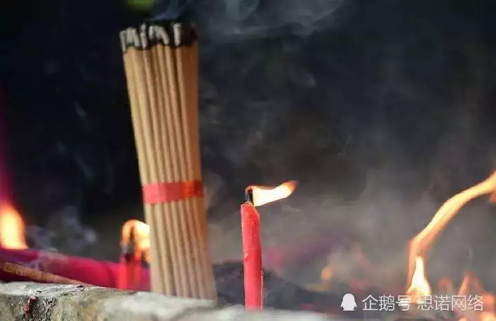 2、在家怎么烧香拜的讲究:在家里烧香的讲究和忌讳有哪些
