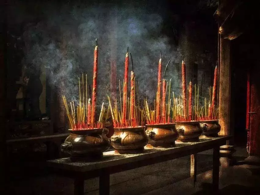 2、烧香的形状图解寓意大全:烧香形状图解