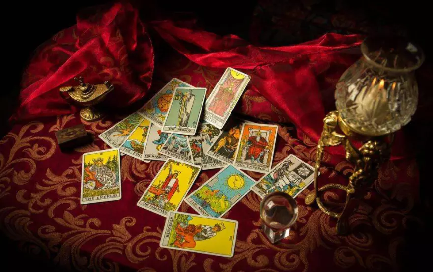 8、塔罗牌在线占卜免费测试:网页上测试的塔罗牌准么?