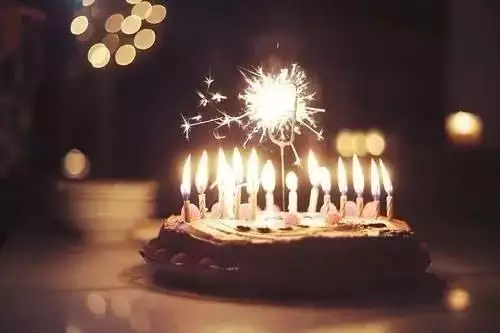 4、40歲女人發圈感言生日:女士40歲生日感言